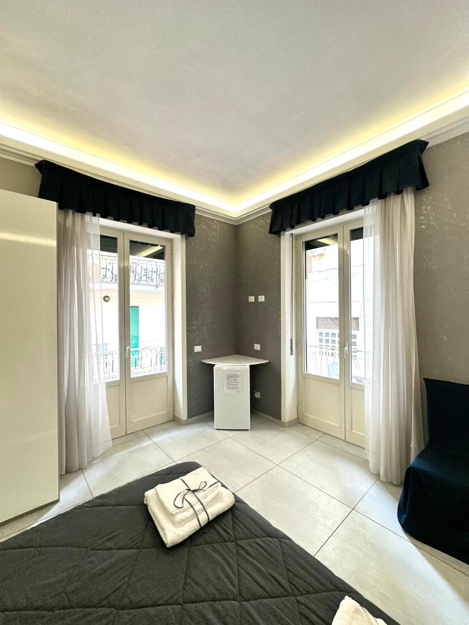 Tuttoincentro Bed & Breakfast Salerno Bagian luar foto