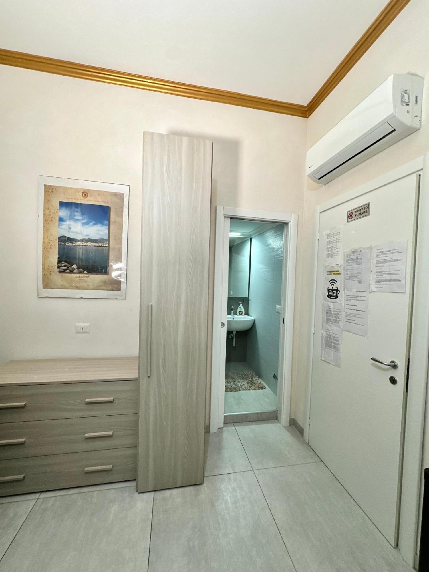 Tuttoincentro Bed & Breakfast Salerno Bagian luar foto