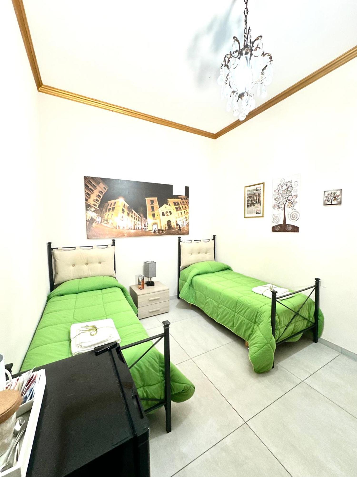 Tuttoincentro Bed & Breakfast Salerno Bagian luar foto