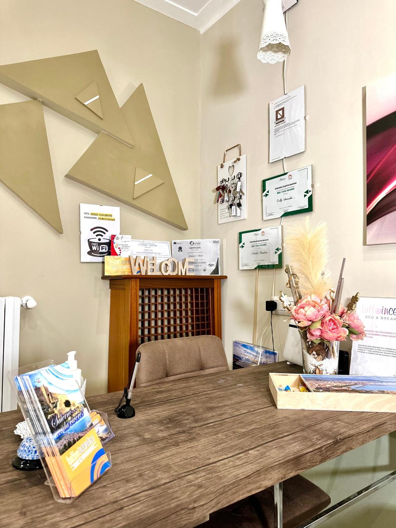 Tuttoincentro Bed & Breakfast Salerno Bagian luar foto