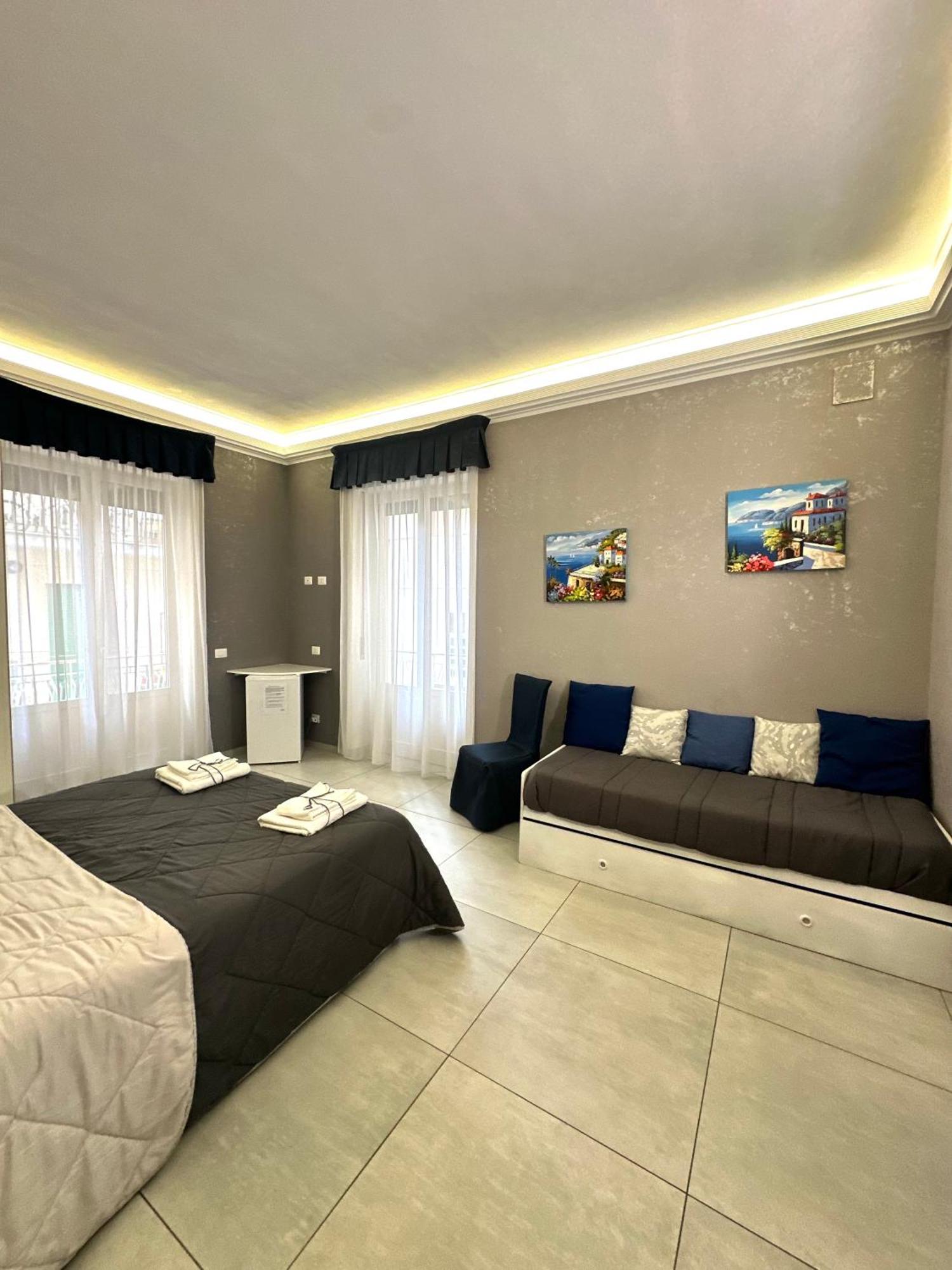 Tuttoincentro Bed & Breakfast Salerno Bagian luar foto