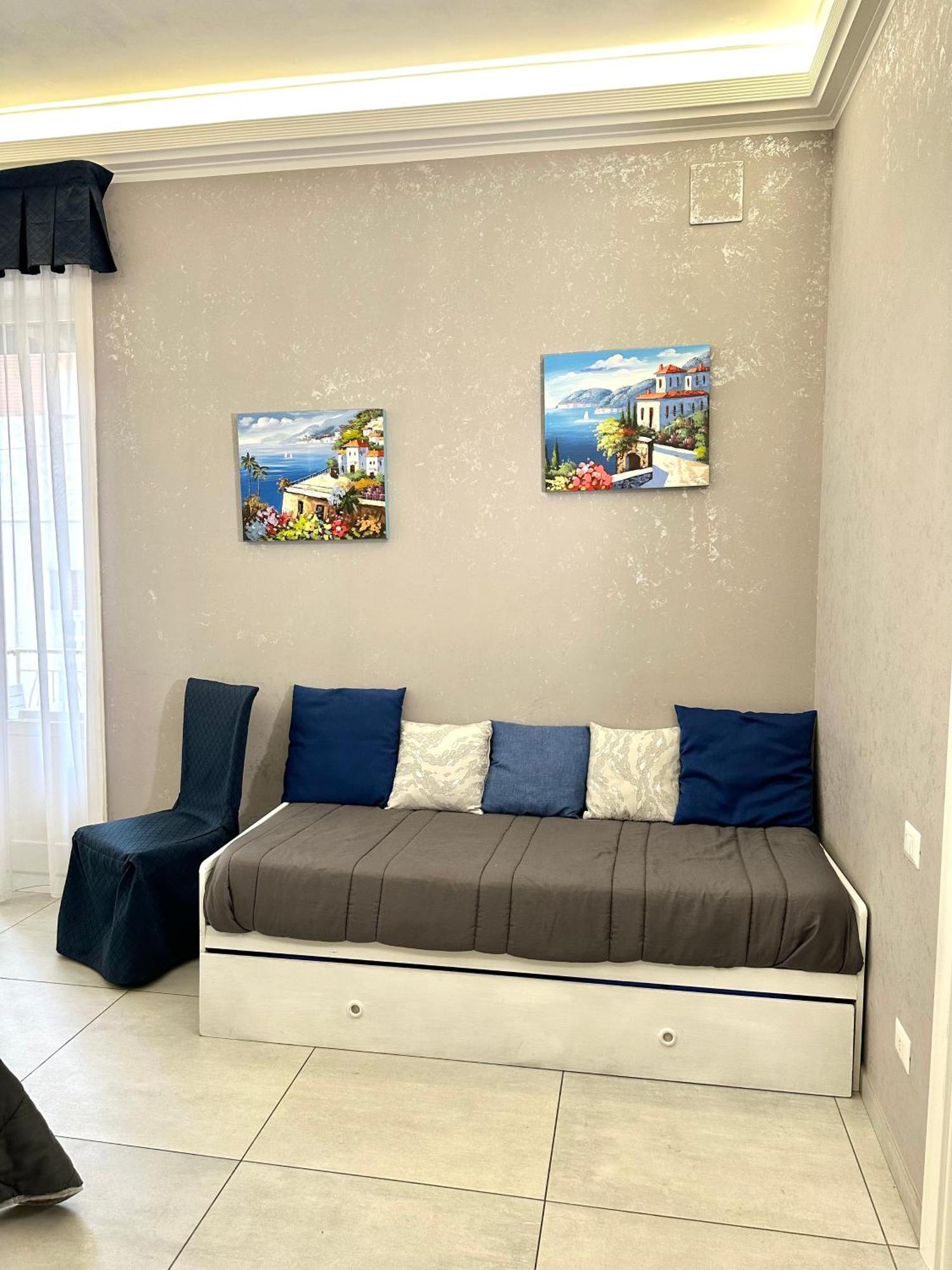 Tuttoincentro Bed & Breakfast Salerno Bagian luar foto